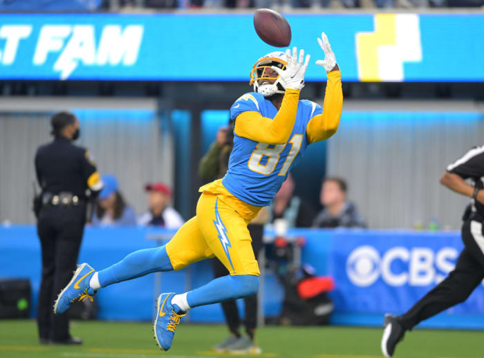Jan 2, 2022; Inglewood, California, USA; Los Angeles Chargers quarterback Justin Herbert (10) connects with Los Angeles Chargers wide receiver Mike Williams (81) for a 45 yard touchdown pass in the second half the game against the Denver Broncos at SoFi Stadium. Mandatory Credit: Jayne Kamin-Oncea-USA TODAY Sports